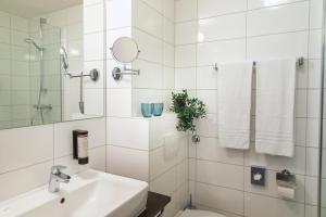 Koupelna v ubytování ACHAT Hotel Schwetzingen Heidelberg + 37 fotografií