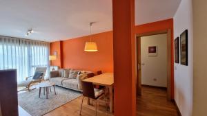 Posezení v ubytování Apartamento La Muga Azul + 30 fotografií