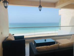 Uma vista do mar tirada do apartamento