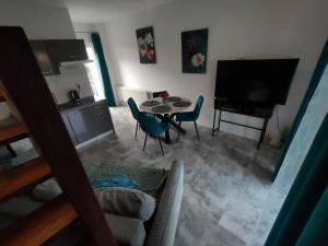 Telewizja i/lub zestaw kina domowego w obiekcie Krystynka