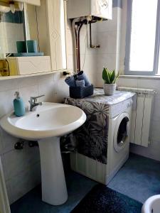 a bathroom with a sink and a washing machine at Il Porto Segreto in Petacciato