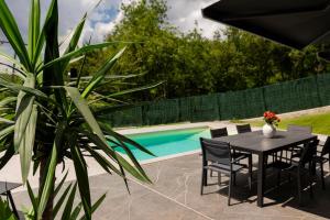 Piscina a House with pool and panoramic view of Bilbao o a prop