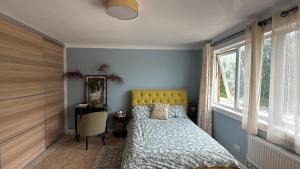 Imagem da galeria de Milton Keynes Central Flat with Full Kitchen, Large Bed, Park View & Lots of Parking by MK City Centre, Shops, Malls, Restaurants, Attractions, Near Hospital SELF-CHECKIN Apartment em Milton Keynes