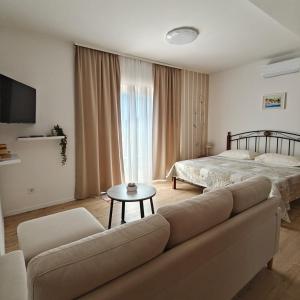 Ein Bett oder Betten in einem Zimmer der Unterkunft Apartments Miljas