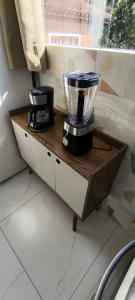 a counter with a blender on top of it at Chalé Completo Com Linda Vista para o Mar de Ilhabela 2 in Ilhabela +14 photos