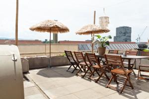 Un balcon sau o terasă la Penthouse Rooftop Loft, 190sq, Panorama Terrace, 1min to Main Station- 5min to City