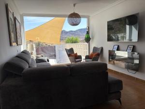 TV a/nebo společenská místnost v ubytování Casa Energía del Cabo. San Jose Cabo de Gata.