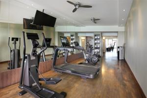 Fitness centrum a/nebo fitness zařízení v ubytování Radisson Blu Hotel Nice