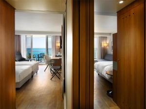 Ένα ή περισσότερα κρεβάτια σε δωμάτιο στο Radisson Blu Hotel Nice
