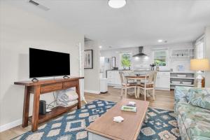 Η κουζίνα ή μικρή κουζίνα στο Lanier's Escape | Dog Friendly | Minutes to Surf City and More