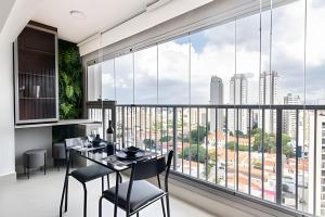 Μπαλκόνι ή βεράντα στο Conforto e vista do 17º andar | A/C e Wi-Fi 500Mb