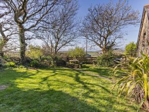 a garden with a picnic table and trees at 3 Bed in Bude CORYM in Morwenstow