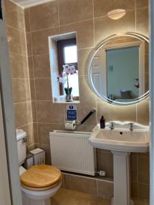 Зображення з фотогалереї помешкання Lake View Doubleroom en Suite у місті Каслбар