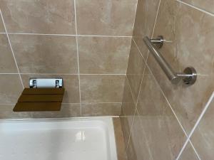 Зображення з фотогалереї помешкання Lake View Doubleroom en Suite у місті Каслбар