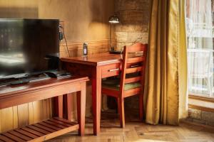 TV a/nebo společenská místnost v ubytování Shivadya - A Luxury Boutique Experience
