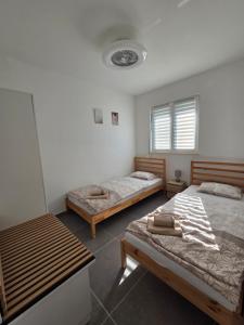 Postel nebo postele na pokoji v ubytování Apartman M & M, Schöne Wohnung nur 200m vom Strand
