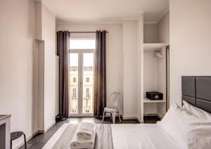 A bed or beds in a room at Floor 6 Boutique Rooms by DOT Suites