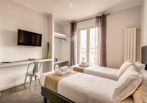 A bed or beds in a room at Floor 6 Boutique Rooms by DOT Suites