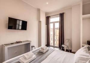 A bed or beds in a room at Floor 6 Boutique Rooms by DOT Suites