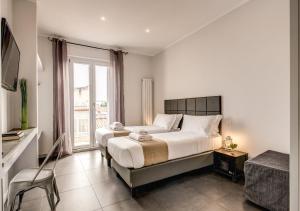 A bed or beds in a room at Floor 6 Boutique Rooms by DOT Suites
