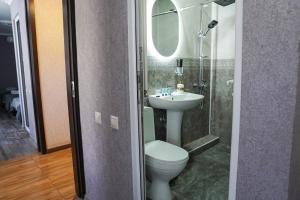 Baðherbergi á Hotel Elia Kazbegi