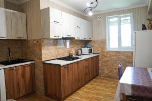 Eldhús eða eldhúskrókur á Hotel Elia Kazbegi