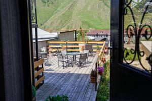 Svalir eða verönd á Hotel Elia Kazbegi