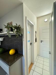 Kuchyňa alebo kuchynka v ubytovaní Apartments & Zimmer Jasmine