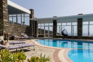Bazén v ubytování Perla Pool Hotel Andros nebo v jeho okolí