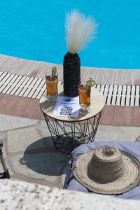 Nápoje v ubytování Perla Pool Hotel Andros
