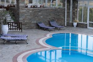 Bazén v ubytování Perla Pool Hotel Andros nebo v jeho okolí