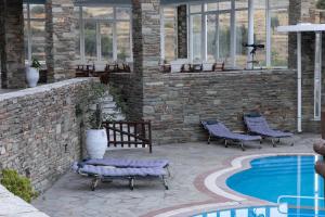 Bazén v ubytování Perla Pool Hotel Andros nebo v jeho okolí