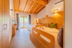 A bed or beds in a room at Piccola Valle Még 37 kép