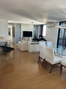 Μια τηλεόραση ή/και κέντρο ψυχαγωγίας στο Cobertura duplex barra da Tijuca