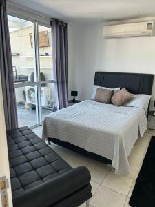 Ένα ή περισσότερα κρεβάτια σε δωμάτιο στο Cobertura duplex barra da Tijuca +52 φωτογραφίες