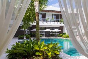 a view of the pool at the hotel at Casa Noral Hotel in Copacabana
