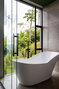 a bath tub in a bathroom with a window at Cabana Panorama - Parque Floresta Alta in Rodeio