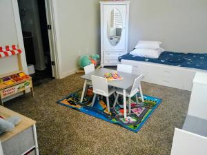 Posezení v ubytování Townhouse in Albuquerque, Nm + 7 fotografií