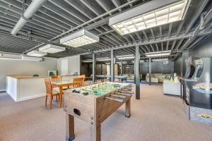 Η αίθουσα παιχνιδιών του 1 Mi to Beach Cottage with Pool Access in Wells