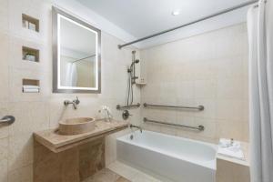 Koupelna v ubytování Hotel 57 + 60 fotografií