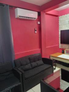 TV a/nebo společenská místnost v ubytování Comfortable modern studio villa + 21 fotografií