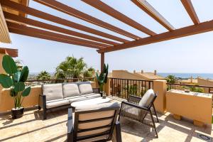 En balkon eller terrasse på Panoramic Sea Views Penthouse