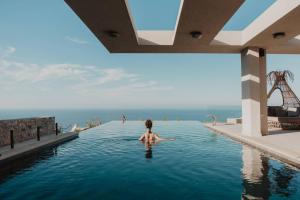 Bazén v ubytovaní Happy Cretan Suites alebo v jeho blízkosti