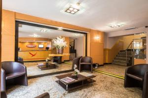 a lobby with chairs and a table and stairs at Hotel Vermont Ipanema in Rio de Janeiro