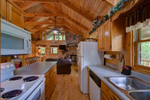 een keuken met een witte koelkast en een spoelbak bij Always and Forever in Sevierville