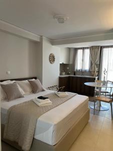 Кровать или кровати в номере Agali Boutique Apartments +70 фотографий