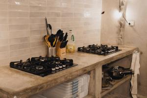 a kitchen counter with two stove tops on it at La Chamba Surf House in Santa Catalina