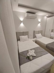 two beds in a small room with a flower on it at شقة فندقية بموقع حيوى in Madinaty