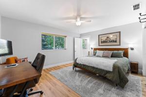 a bedroom with a bed and a desk and a computer at Pineview on Baycolt- remodeled w/great parking, near downtown and golf course in McCall