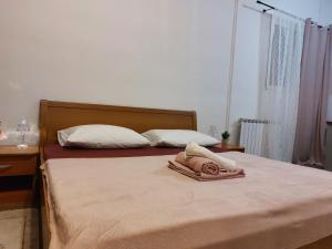 Postel nebo postele na pokoji v ubytování Rooms royal